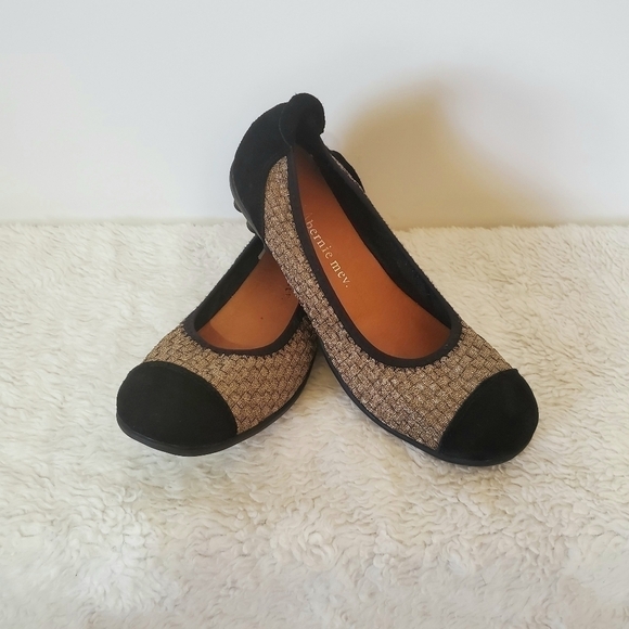 Bernie Mev Bella Me Gold Blk Flat Slip-On Loafers Sz 39 or 8.5/9 - Picture 1 of 15